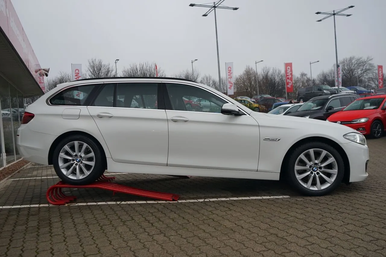 BMW 5er Reihe 520d Touring Luxury...  Image 2