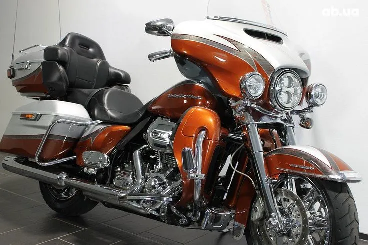 Harley-Davidson FLHTKSE Image 1